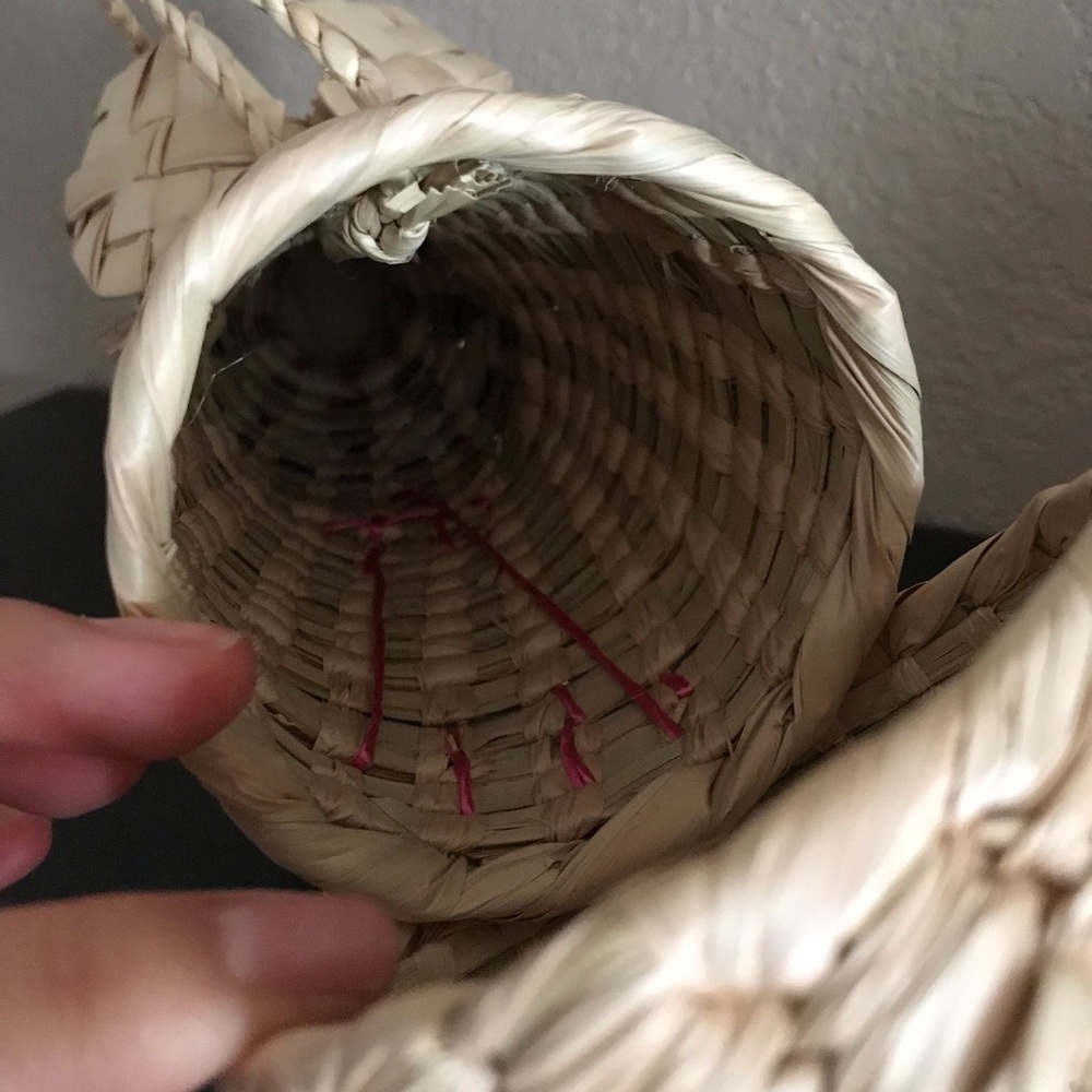 Unique Straw / Woven Grass Pig Purse - Picture 6 of 8